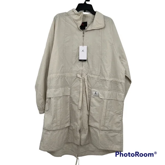 Jordan Women's Essential's Lightweight Overweight Jacket in Light Orewood Brown - Picture 6 of 11